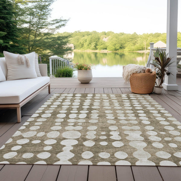 Homeroots 3' Artichoke Green Abstract Washable Area Rug – Stylish Indoor/Outdoor Décor For High Traffic Areas 5' X 8' Polyester 590986