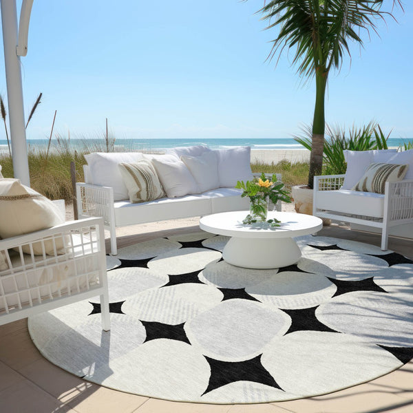 Homeroots 3' Beige And Brown Abstract Washable Area Rug - Stylish Indoor Outdoor Decor For All Spaces 8' Round Polyester 590999