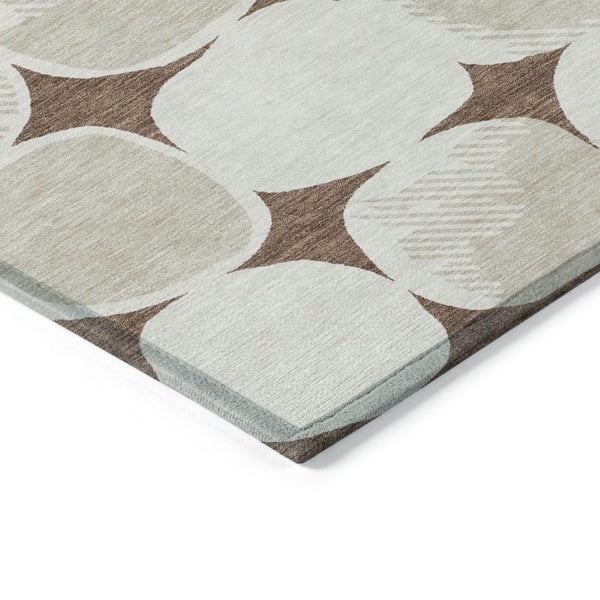 Homeroots 3' Beige And Brown Abstract Washable Area Rug - Stylish Indoor Outdoor Decor For All Spaces 3' X 5' Polyester 591009