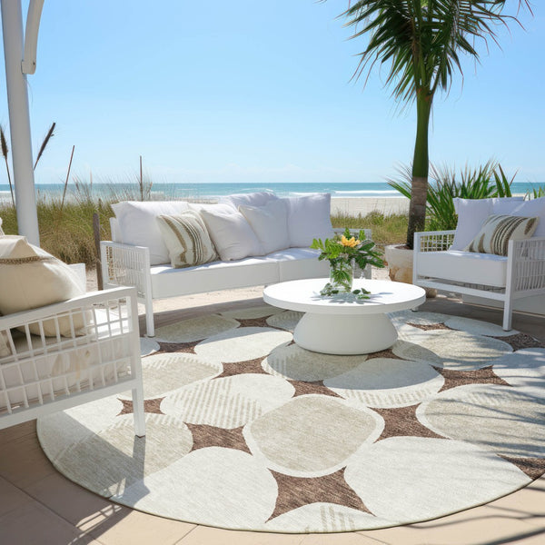 Homeroots 3' Beige And Brown Abstract Washable Area Rug - Stylish Indoor Outdoor Decor For All Spaces 8' Round Polyester 591011