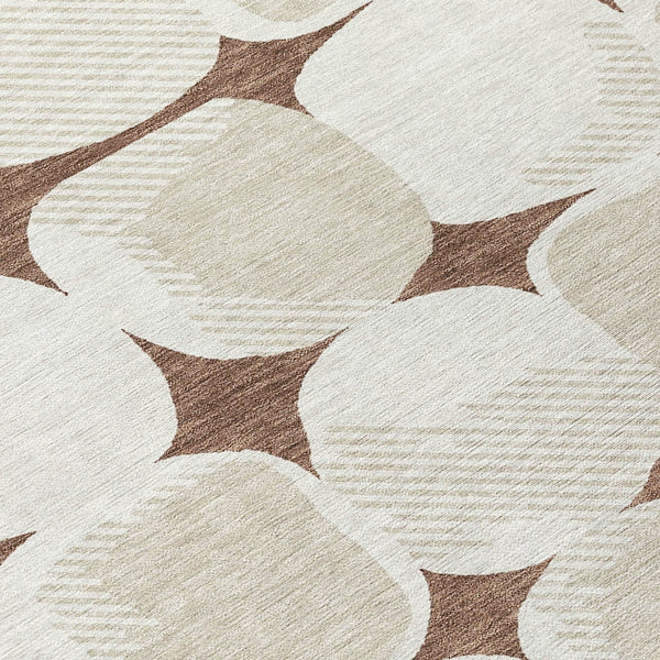 Homeroots 3' Beige And Brown Abstract Washable Area Rug - Stylish Indoor Outdoor Decor For All Spaces 8' Round Polyester 591011