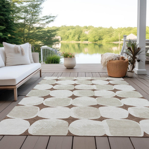 Homeroots 3' Beige And Brown Abstract Washable Area Rug - Stylish Indoor Outdoor Decor For All Spaces 8' X 10' Polyester 591012
