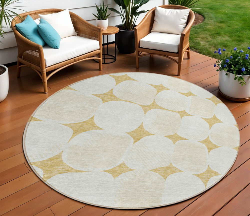 HomeRoots 5' Gold and Beige Abstract Area Rug - Modern, Washable Design for Indoor and Outdoor Spaces 8' Round 591023