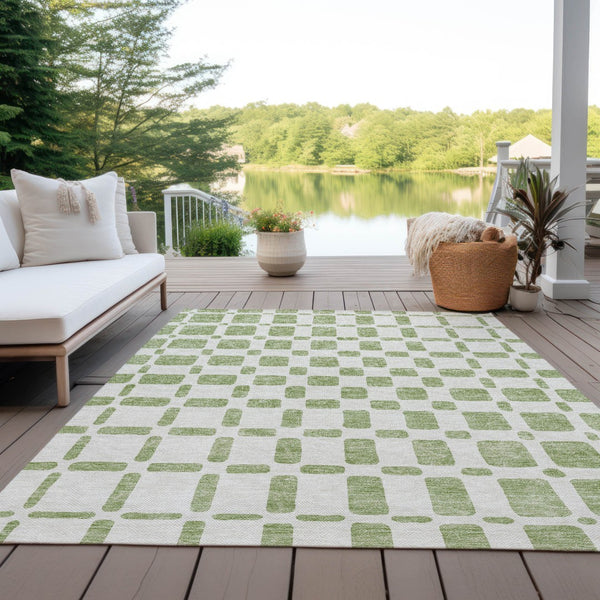 Homeroots 3' Artichoke Green Geometric Indoor Outdoor Area Rug - Stylish, Washable, And Durable For Any Space 5' X 8' Polyester 591082