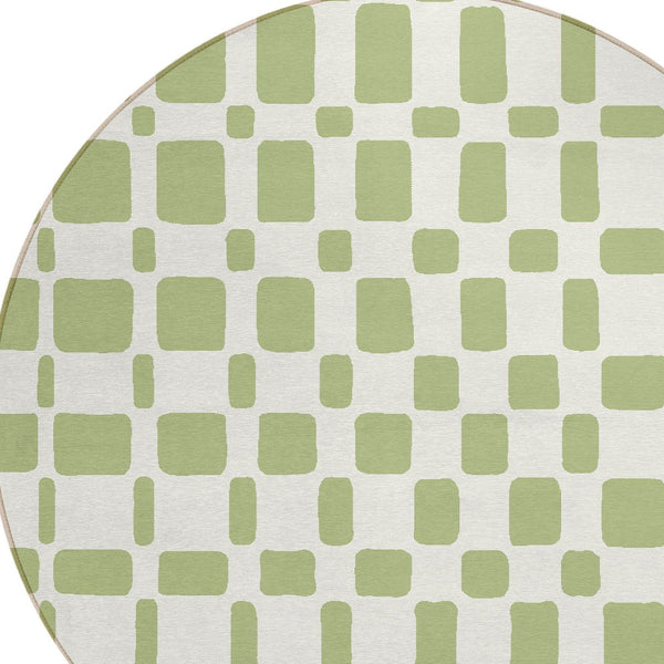Homeroots 3' Artichoke Green Geometric Indoor Outdoor Area Rug - Stylish, Washable, And Durable For Any Space 8' Round Polyester 591083
