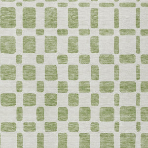 Homeroots 3' Artichoke Green Geometric Indoor Outdoor Area Rug - Stylish, Washable, And Durable For Any Space 8' X 10' Polyester 591084
