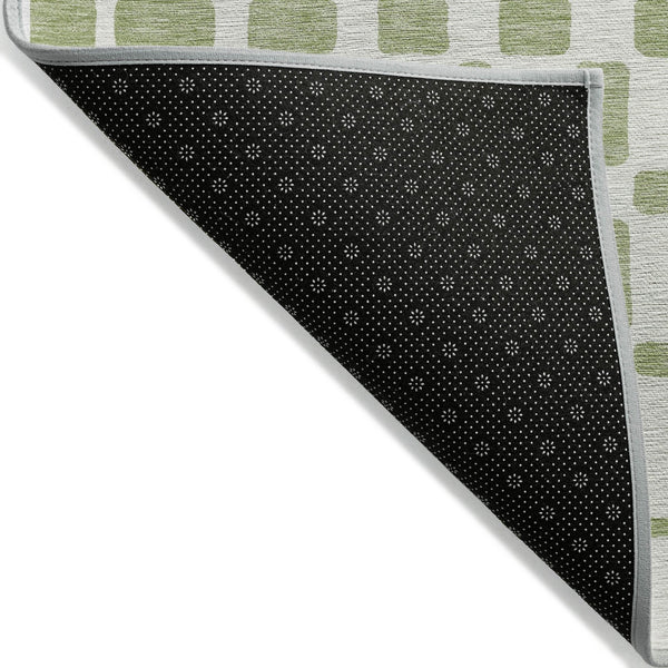 Homeroots 3' Artichoke Green Geometric Indoor Outdoor Area Rug - Stylish, Washable, And Durable For Any Space 9' X 12' Polyester 591085