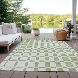 Homeroots 3' Artichoke Green Geometric Indoor Outdoor Area Rug - Stylish, Washable, And Durable For Any Space 10' X 14' Polyester 591086