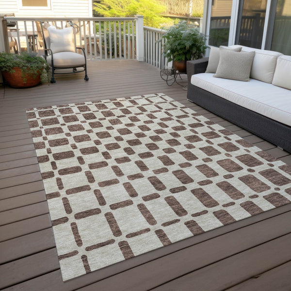 Homeroots 3' Artichoke Green Geometric Indoor Outdoor Area Rug - Stylish, Washable, And Durable For Any Space 5' X 8' Polyester 591100