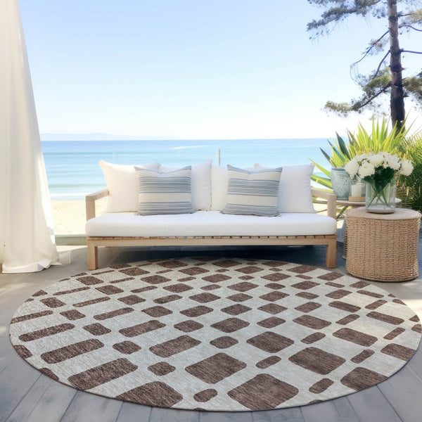 Homeroots 3' Artichoke Green Geometric Indoor Outdoor Area Rug - Stylish, Washable, And Durable For Any Space 8' Round Polyester 591101