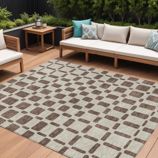 Homeroots 3' Artichoke Green Geometric Indoor Outdoor Area Rug - Stylish, Washable, And Durable For Any Space 9' X 12' Polyester 591103