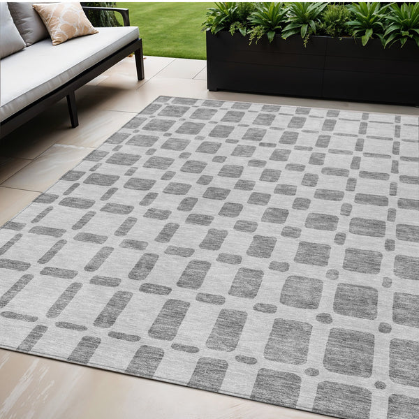 Homeroots 3' Artichoke Green Geometric Indoor Outdoor Area Rug - Stylish, Washable, And Durable For Any Space 5' X 8' Polyester 591106