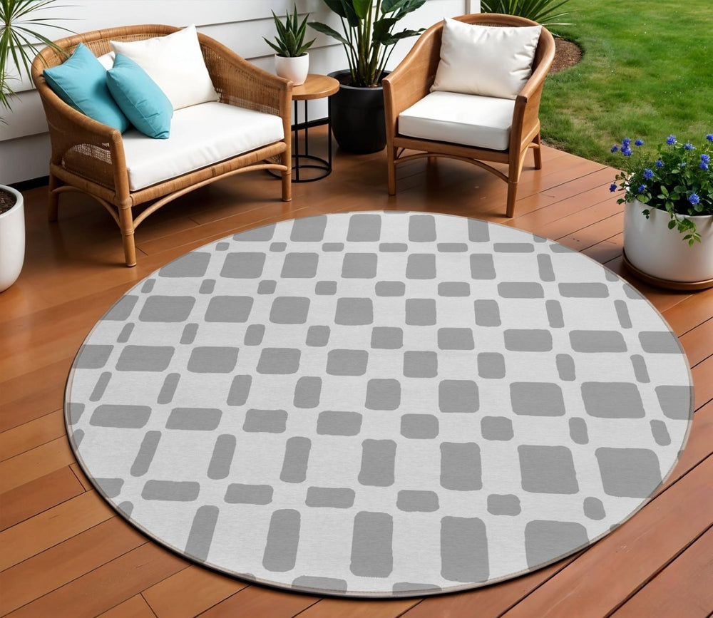 HomeRoots 5' Stylish Gray and Ivory Geometric Indoor Outdoor Area Rug - Durable, Washable & Versatile Design 8' Round 591107
