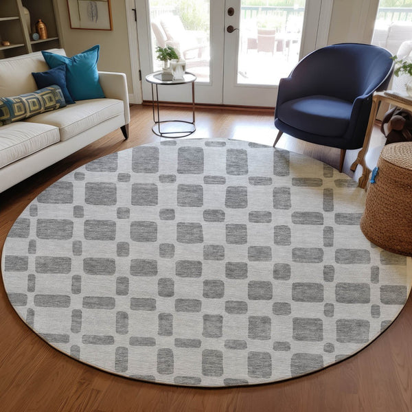 Homeroots 3' Artichoke Green Geometric Indoor Outdoor Area Rug - Stylish, Washable, And Durable For Any Space 8' Round Polyester 591107