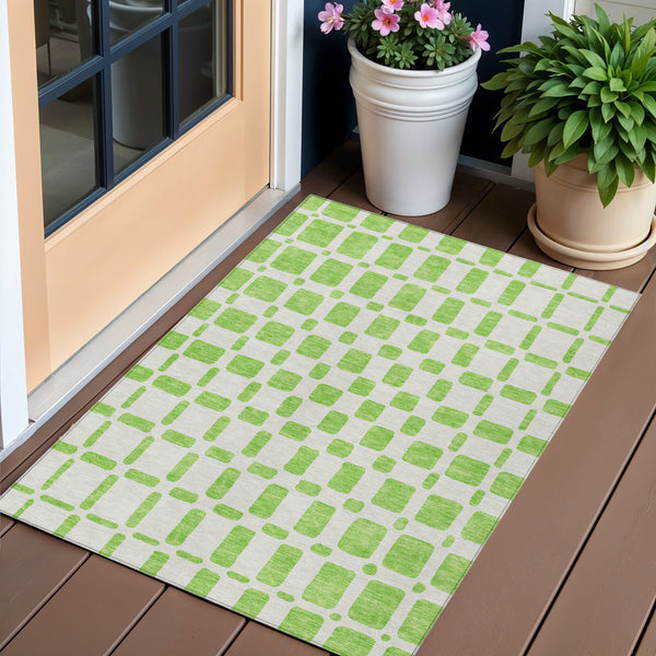 Homeroots 3' Artichoke Green Geometric Indoor Outdoor Area Rug - Stylish, Washable, And Durable For Any Space 3' X 5' Polyester 591117