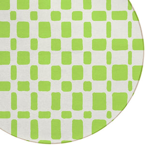 Homeroots 3' Artichoke Green Geometric Indoor Outdoor Area Rug - Stylish, Washable, And Durable For Any Space 8' Round Polyester 591119