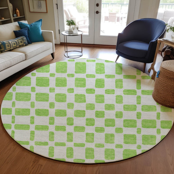 Homeroots 3' Artichoke Green Geometric Indoor Outdoor Area Rug - Stylish, Washable, And Durable For Any Space 8' Round Polyester 591119