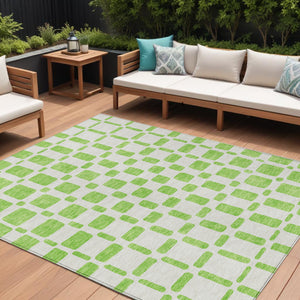 Homeroots 3' Artichoke Green Geometric Indoor Outdoor Area Rug - Stylish, Washable, And Durable For Any Space 10' X 14' Polyester 591122