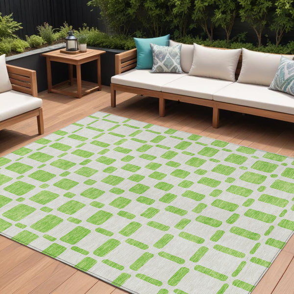Homeroots 3' Artichoke Green Geometric Indoor Outdoor Area Rug - Stylish, Washable, And Durable For Any Space 10' X 14' Polyester 591122