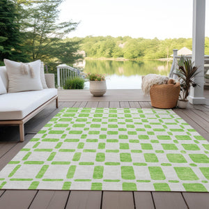 Homeroots 3' Artichoke Green Geometric Indoor Outdoor Area Rug - Stylish, Washable, And Durable For Any Space 10' X 14' Polyester 591122