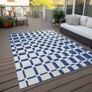 Homeroots 3' Artichoke Green Geometric Indoor Outdoor Area Rug - Stylish, Washable, And Durable For Any Space 3' X 5' Polyester 591123
