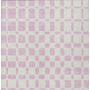 Homeroots 3' Artichoke Green Geometric Indoor Outdoor Area Rug - Stylish, Washable, And Durable For Any Space 3' X 5' Polyester 591135