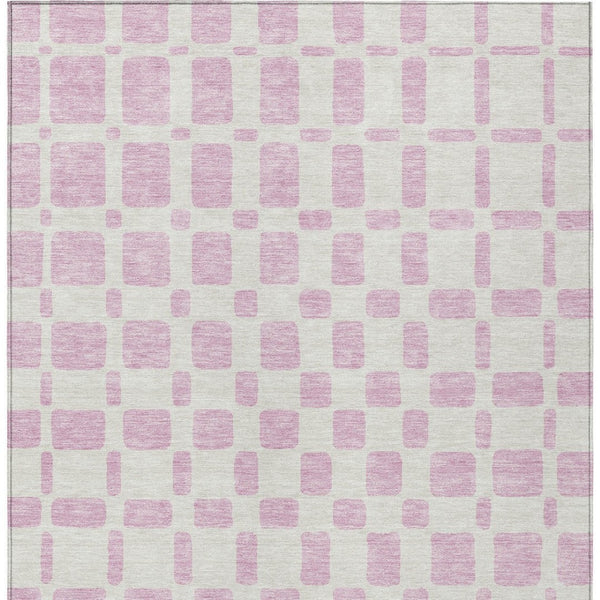 Homeroots 3' Artichoke Green Geometric Indoor Outdoor Area Rug - Stylish, Washable, And Durable For Any Space 8' X 10' Polyester 591138