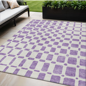 Homeroots 3' Artichoke Green Geometric Indoor Outdoor Area Rug - Stylish, Washable, And Durable For Any Space 5' X 8' Polyester 591142