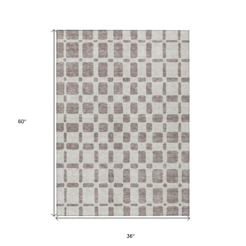 Homeroots 3' Artichoke Green Geometric Indoor Outdoor Area Rug - Stylish, Washable, And Durable For Any Space 3' X 5' Polyester 591153