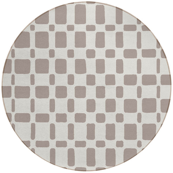 Homeroots 3' Artichoke Green Geometric Indoor Outdoor Area Rug - Stylish, Washable, And Durable For Any Space 8' Round Polyester 591155