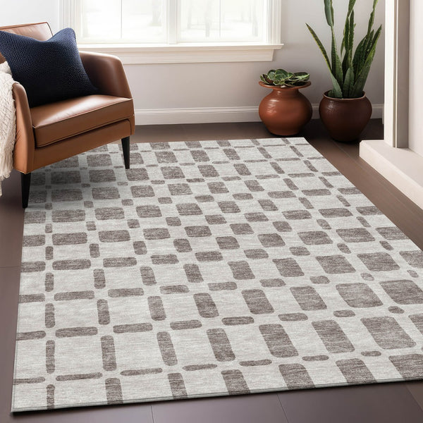 Homeroots 3' Artichoke Green Geometric Indoor Outdoor Area Rug - Stylish, Washable, And Durable For Any Space 10' X 14' Polyester 591158