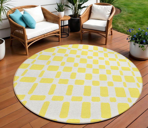 Homeroots 3' Artichoke Green Geometric Indoor Outdoor Area Rug - Stylish, Washable, And Durable For Any Space 8' Round Polyester 591167