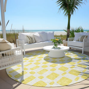Homeroots 3' Artichoke Green Geometric Indoor Outdoor Area Rug - Stylish, Washable, And Durable For Any Space 8' Round Polyester 591167