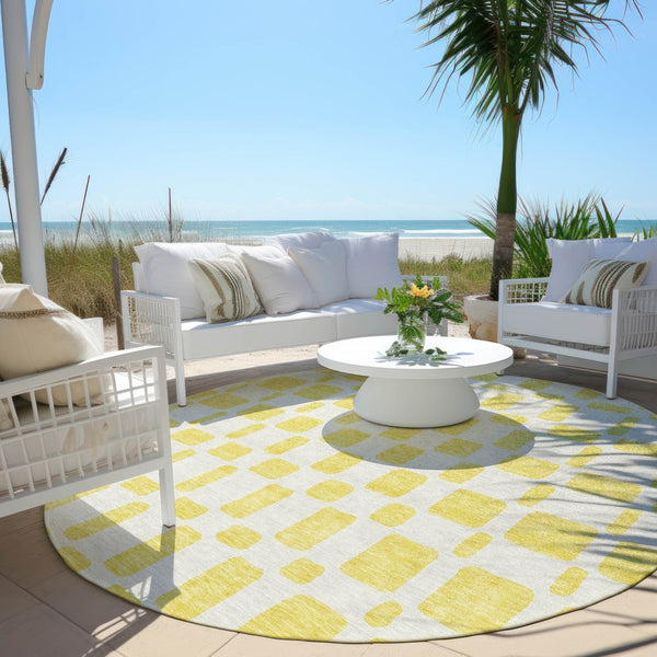 Homeroots 3' Artichoke Green Geometric Indoor Outdoor Area Rug - Stylish, Washable, And Durable For Any Space 8' Round Polyester 591167