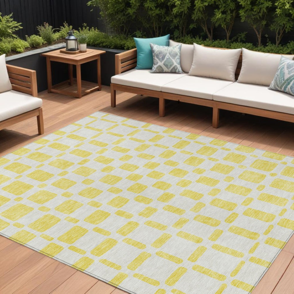 HomeRoots 9' Yellow and Gray Geometric Area Rug - Stylish, Durable Design for Indoor and Outdoor Spaces 9' X 12' 591169