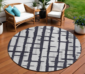 Homeroots 3' Stylish Artichoke Green & Gray Striped Washable Area Rug For Indoor And Outdoor Spaces 8' Round Polyester 591179