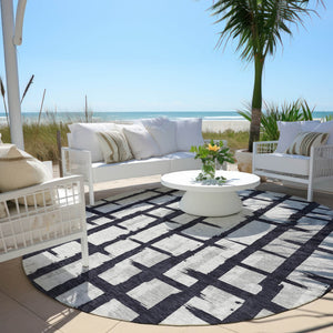 Homeroots 3' Stylish Artichoke Green & Gray Striped Washable Area Rug For Indoor And Outdoor Spaces 8' Round Polyester 591179