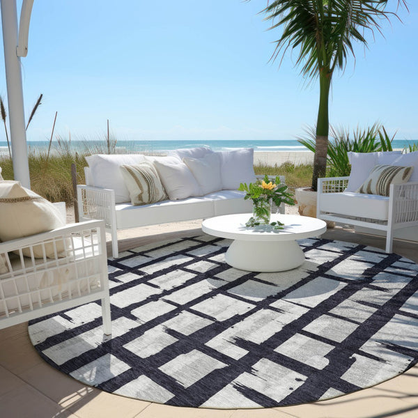 Homeroots 3' Stylish Artichoke Green & Gray Striped Washable Area Rug For Indoor And Outdoor Spaces 8' Round Polyester 591179