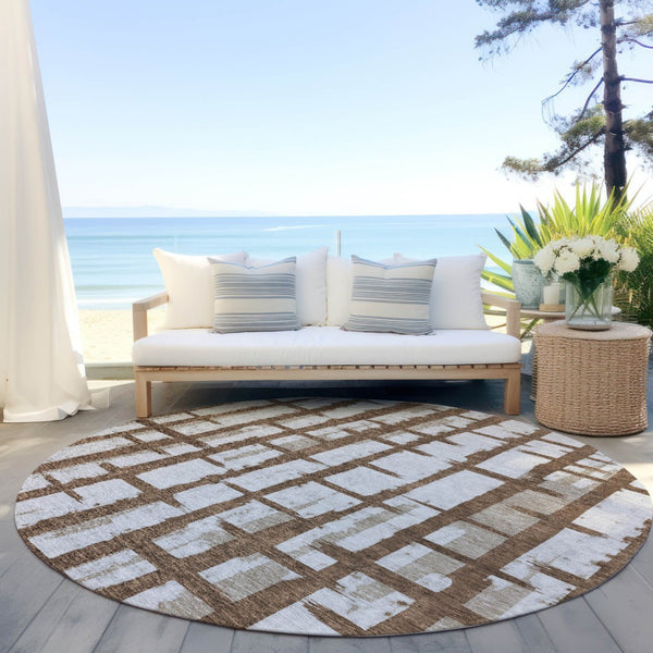 Homeroots 3' Stylish Artichoke Green & Gray Striped Washable Area Rug For Indoor And Outdoor Spaces 8' Round Polyester 591185