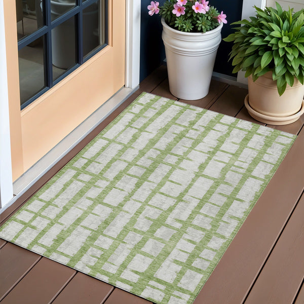 Homeroots 3' Stylish Artichoke Green & Gray Striped Washable Area Rug For Indoor And Outdoor Spaces 3' X 5' Polyester 591195