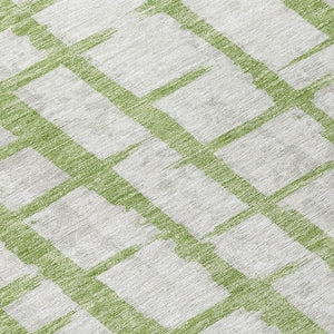 Homeroots 3' Stylish Artichoke Green & Gray Striped Washable Area Rug For Indoor And Outdoor Spaces 8' Round Polyester 591197