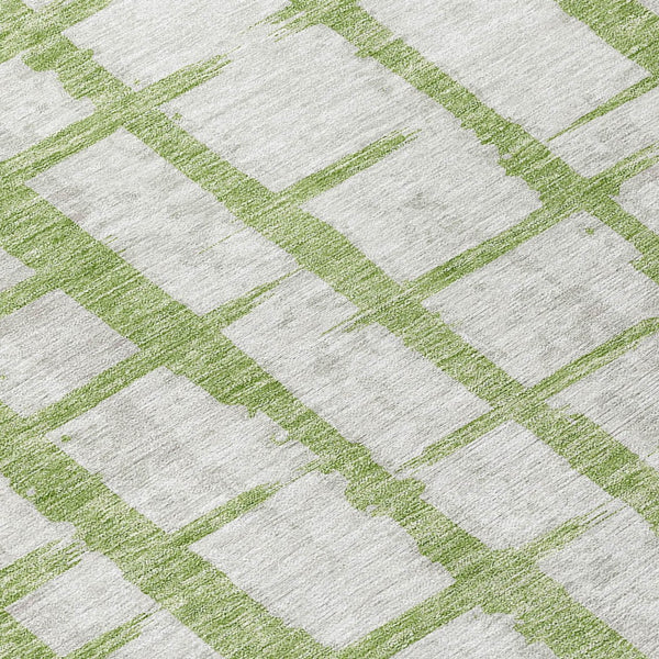 Homeroots 3' Stylish Artichoke Green & Gray Striped Washable Area Rug For Indoor And Outdoor Spaces 8' Round Polyester 591197