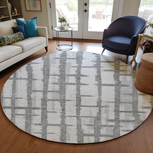 Homeroots 3' Stylish Artichoke Green & Gray Striped Washable Area Rug For Indoor And Outdoor Spaces 8' Round Polyester 591203