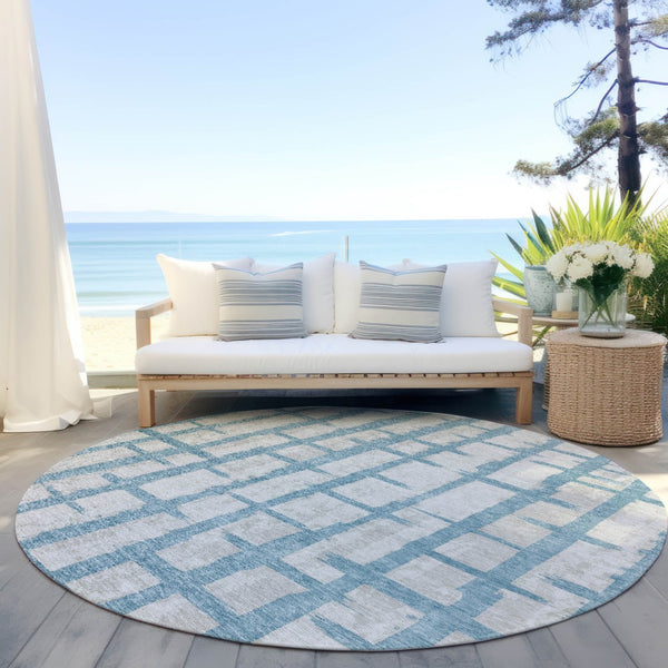 Homeroots 3' Stylish Artichoke Green & Gray Striped Washable Area Rug For Indoor And Outdoor Spaces 8' Round Polyester 591233
