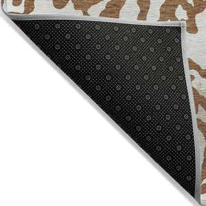 HomeRoots 5' Contemporary Animal Print Area Rug - Stylish, Washable, Stain-Resistant Indoor/Outdoor Design 5' X 8' 591298