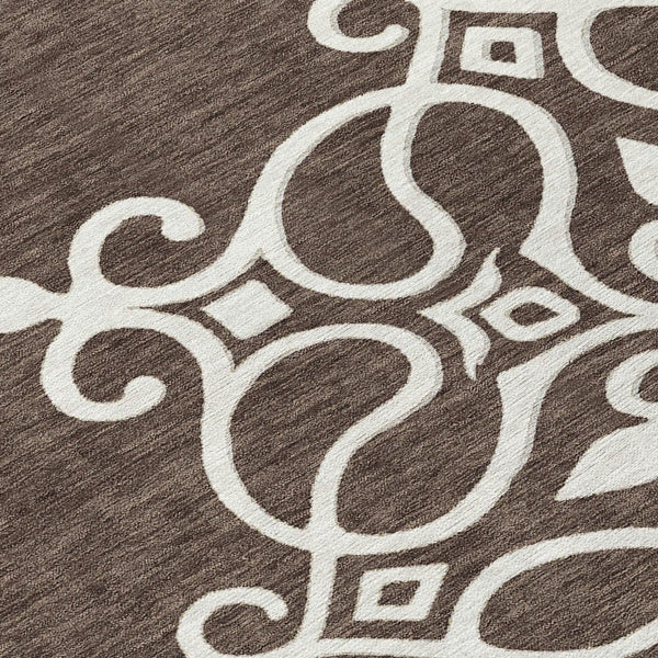 HomeRoots 5' Floral Medallion Area Rug in Chocolate, Beige & Ivory - Washable, Durable for Indoor/Outdoor Use 8' Round 591341