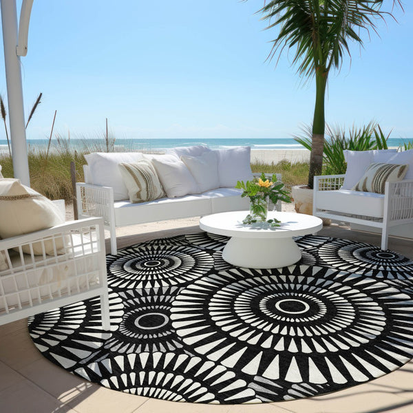 Homeroots 3' Artichoke Green Brown Beige Geometric Washable Indoor Outdoor Area Rug For Stylish Spaces 8' Round Polyester 591587
