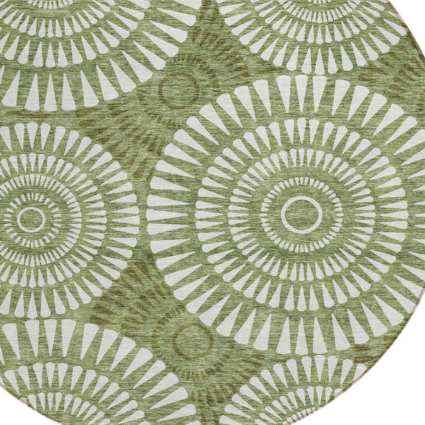 Homeroots 3' Artichoke Green Brown Beige Geometric Washable Indoor Outdoor Area Rug For Stylish Spaces 8' Round Polyester 591611