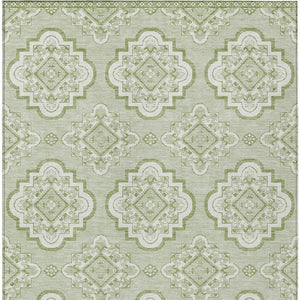 Homeroots 3' Medallion Area Rug In Artichoke Green And Ivory - Stylish, Washable For Indoor And Outdoor Use 3' X 5' Polyester 591663