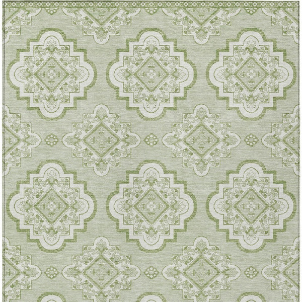 Homeroots 3' Medallion Area Rug In Artichoke Green And Ivory - Stylish, Washable For Indoor And Outdoor Use 3' X 5' Polyester 591663